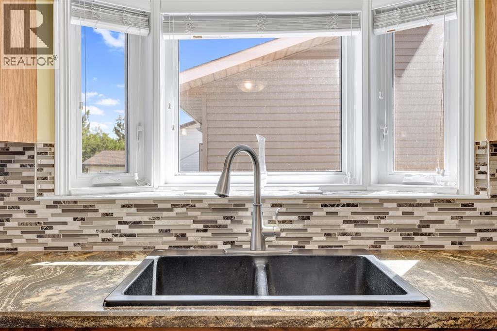 32 Rideau Close Sw, Airdrie, Alberta  T4B 1A6 - Photo 9 - A2283266