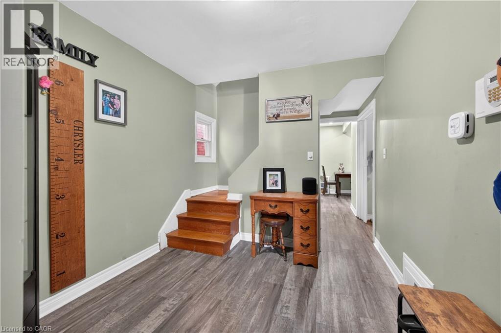 234 N Balmoral Avenue N, Hamilton, Ontario  L8L 7S2 - Photo 4 - 40799330