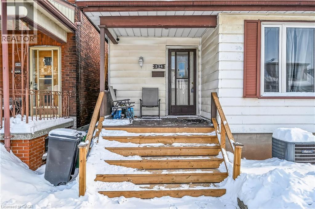 234 N Balmoral Avenue N, Hamilton, Ontario  L8L 7S2 - Photo 2 - 40799330