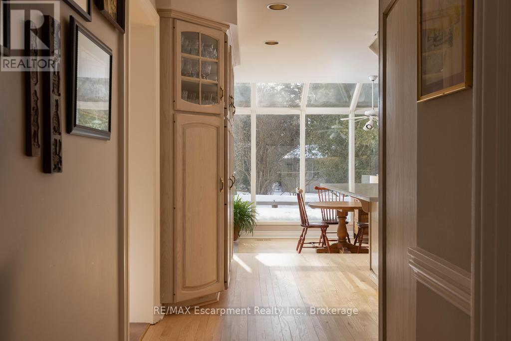 74 Howard Avenue, Oakville, Ontario  L6J 3Y5 - Photo 12 - W12812048