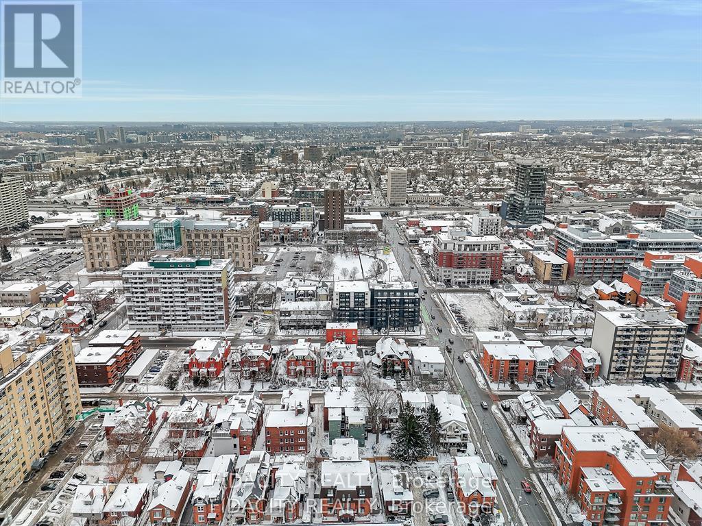 330 Gilmour Street, Ottawa, Ontario K2P 2P6 - Photo 5 - X12814338