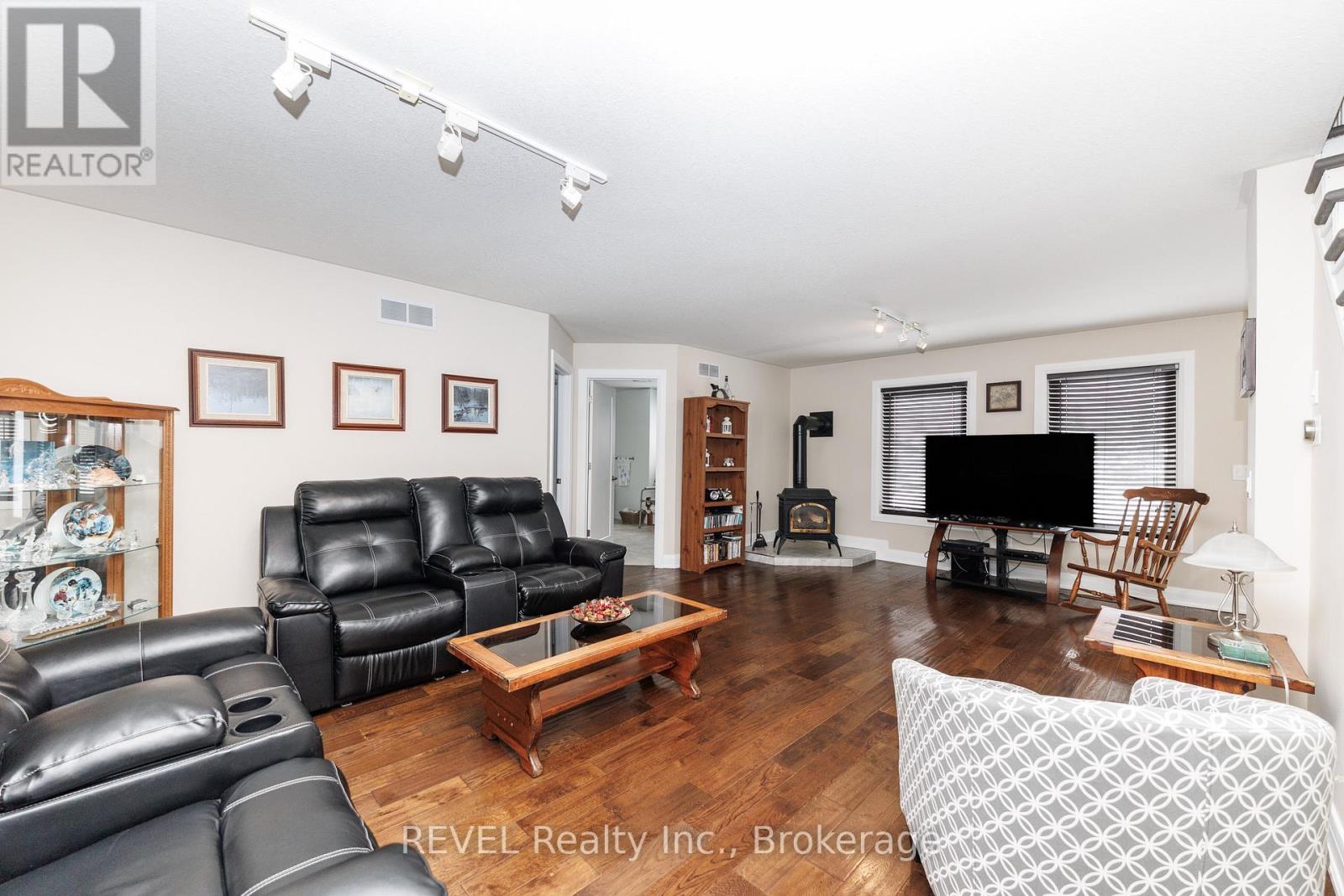 1452 Allanport Road, Thorold, Ontario  L0S 1K0 - Photo 5 - X12814370