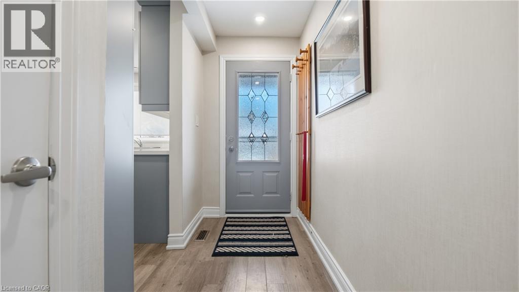 1032 Cedarwood Place, Burlington, Ontario  L7T 3J3 - Photo 2 - 40804539