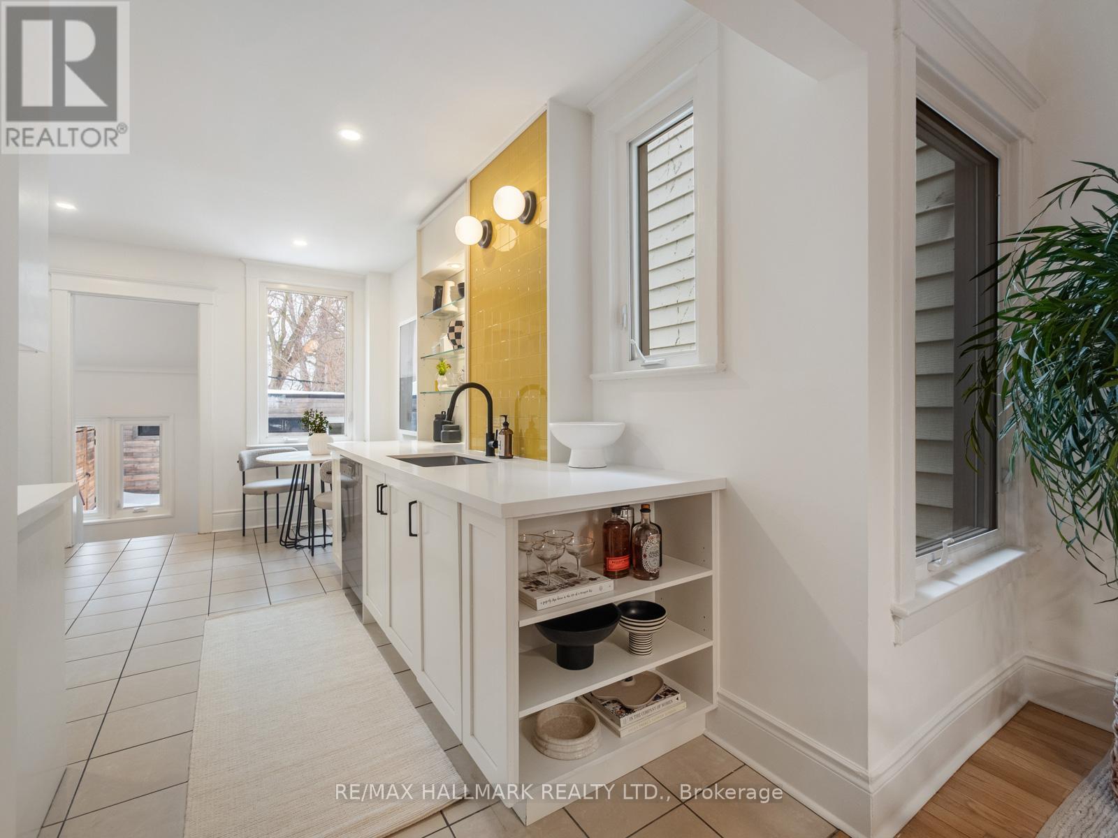 529 Logan Avenue, Toronto, Ontario  M4K 3B3 - Photo 11 - E12814314