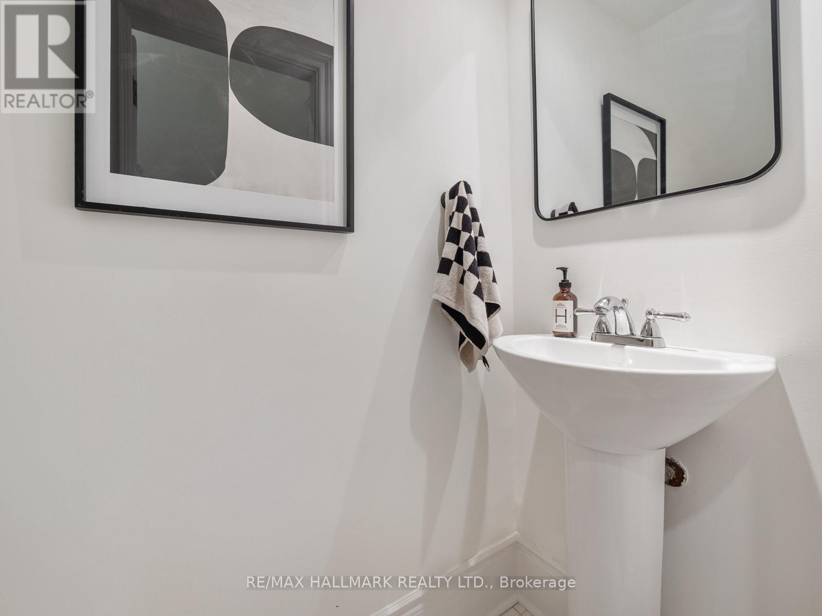 529 Logan Avenue, Toronto, Ontario  M4K 3B3 - Photo 19 - E12814314