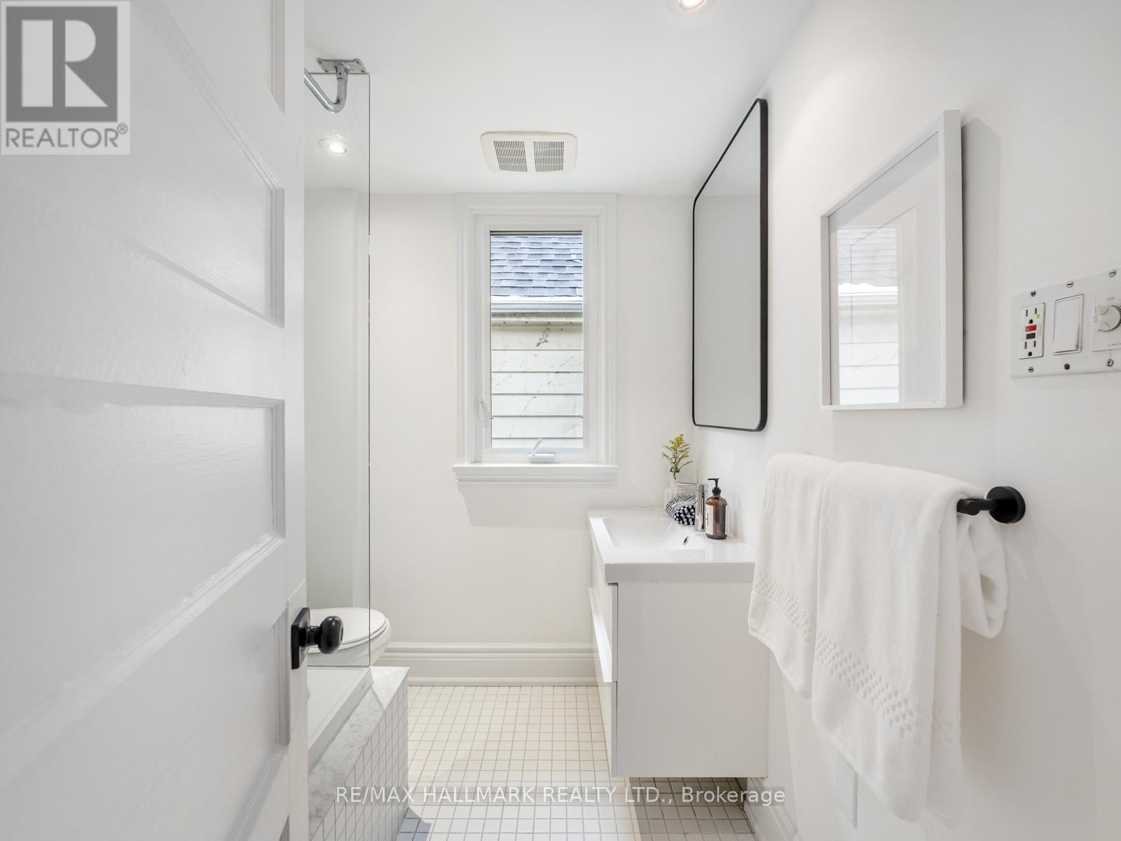 529 Logan Avenue, Toronto, Ontario  M4K 3B3 - Photo 28 - E12814314