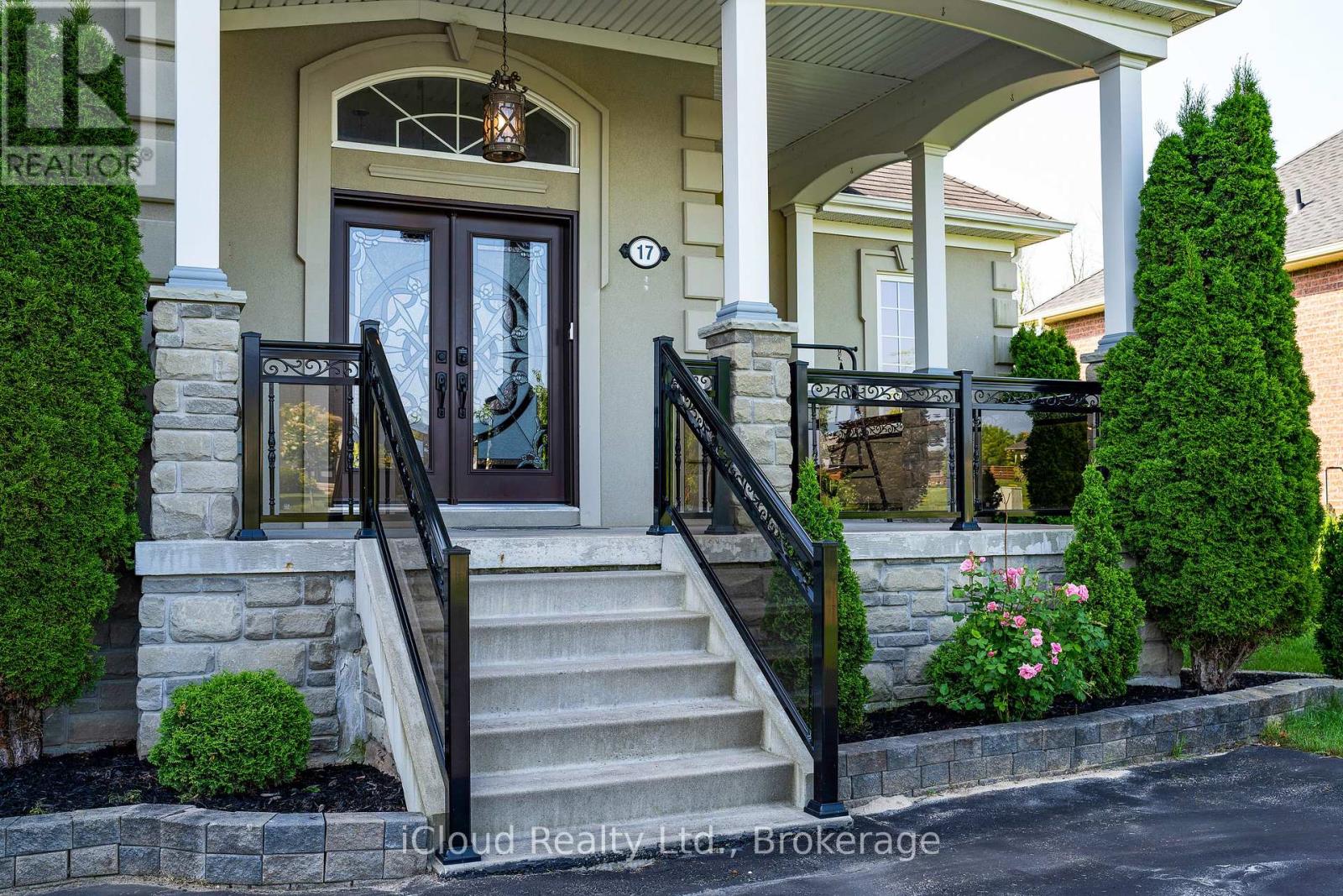 17 Maple Drive, Wasaga Beach, Ontario  L9Z 0A7 - Photo 3 - S12814298