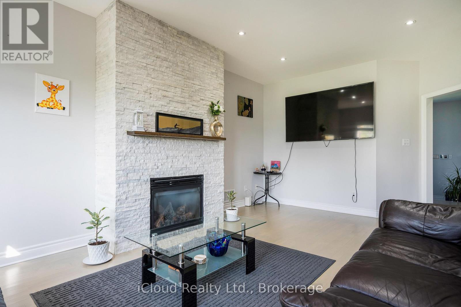 17 Maple Drive, Wasaga Beach, Ontario  L9Z 0A7 - Photo 9 - S12814298