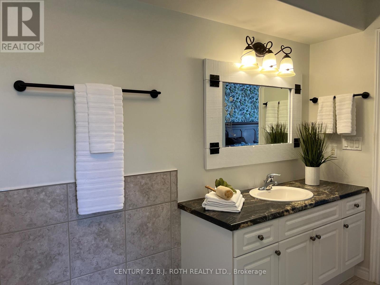 204 - 43 Creighton Street, Ramara (Atherley), Ontario L3V 1B1 - Photo 17 - S12814366