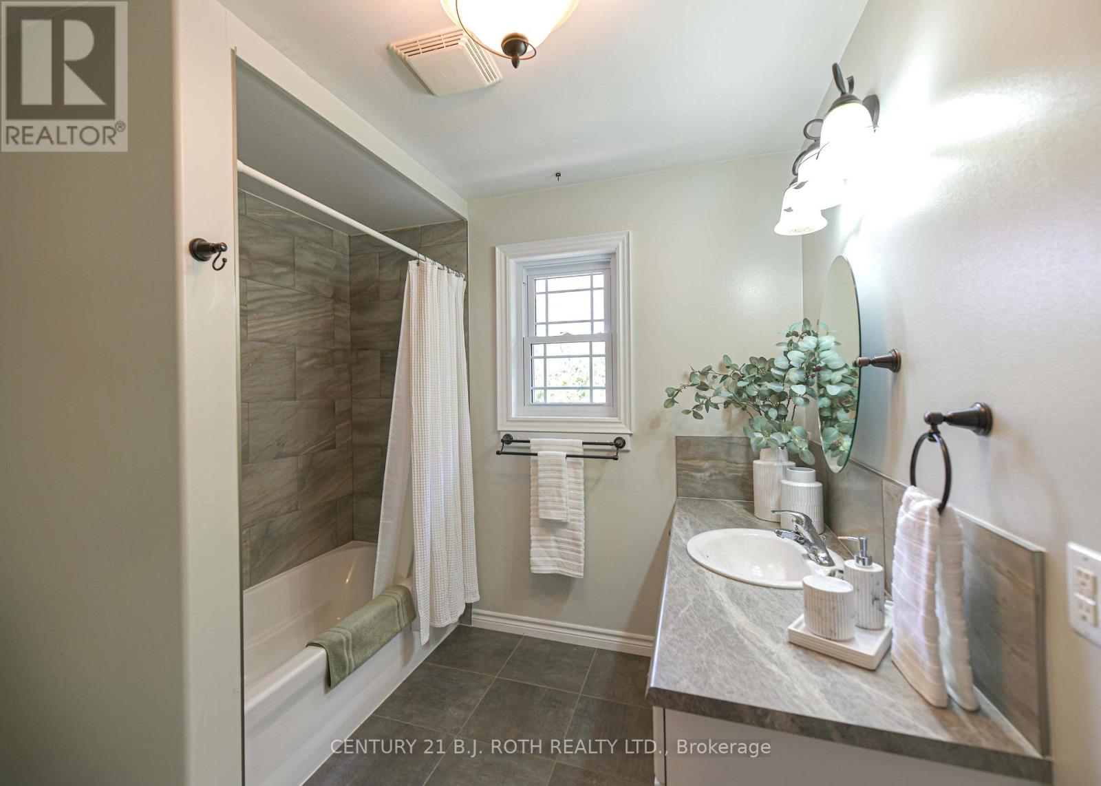 204 - 43 Creighton Street, Ramara (Atherley), Ontario L3V 1B1 - Photo 21 - S12814366