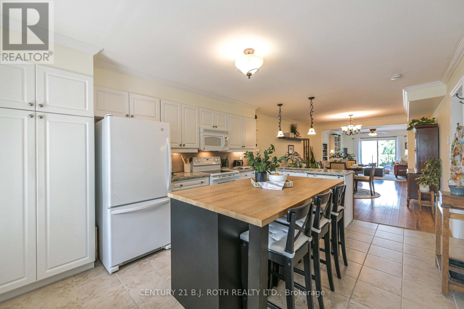 204 - 43 Creighton Street, Ramara (Atherley), Ontario L3V 1B1 - Photo 4 - S12814366