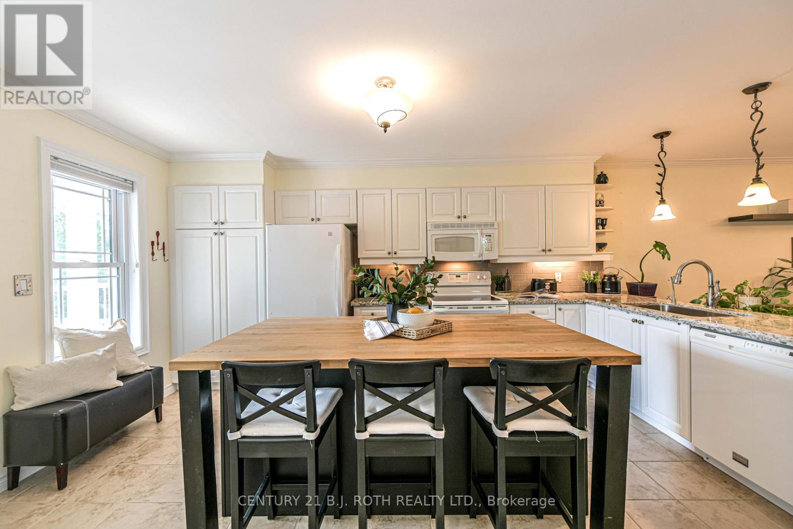 204 - 43 Creighton Street, Ramara (Atherley), Ontario L3V 1B1 - Photo 5 - S12814366