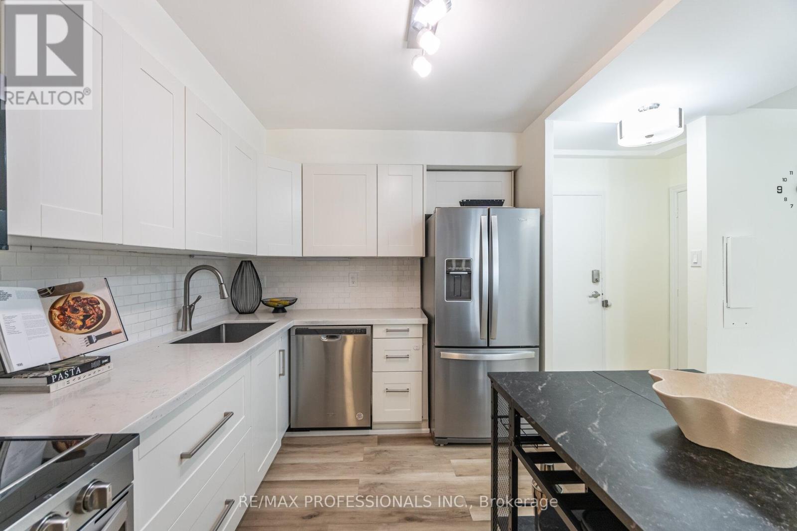 326b - 364 The East Mall, Toronto (Islington-City Centre West), Ontario  M9B 6C5 - Photo 6 - W12814294