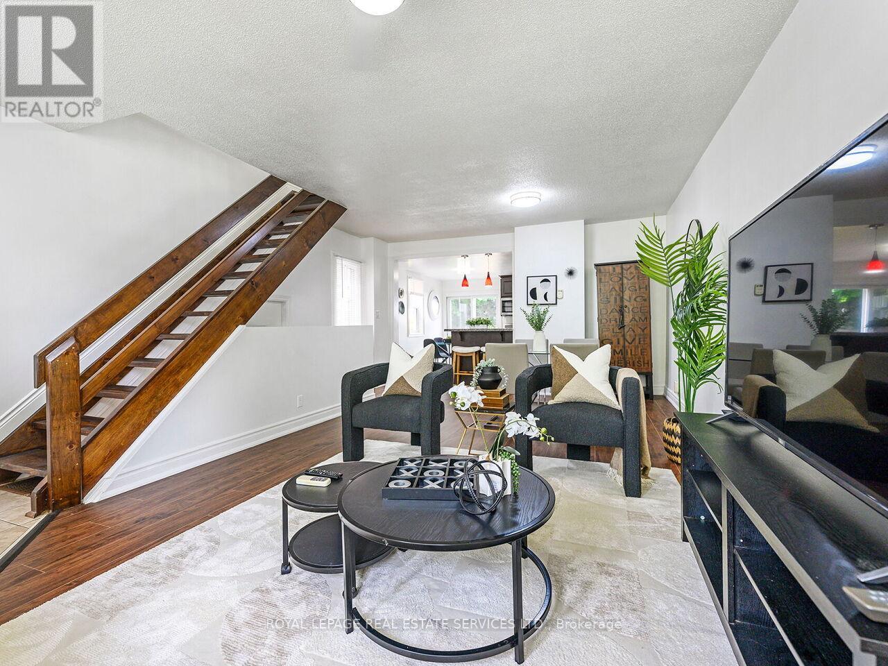 135 Bernice Crescent, Toronto, Ontario  M6N 1X3 - Photo 6 - W12814354