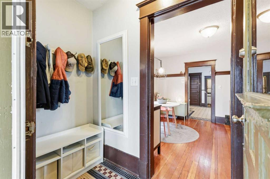 216 9 Street Ne, Calgary, Alberta  T2E 4K1 - Photo 2 - A2280468