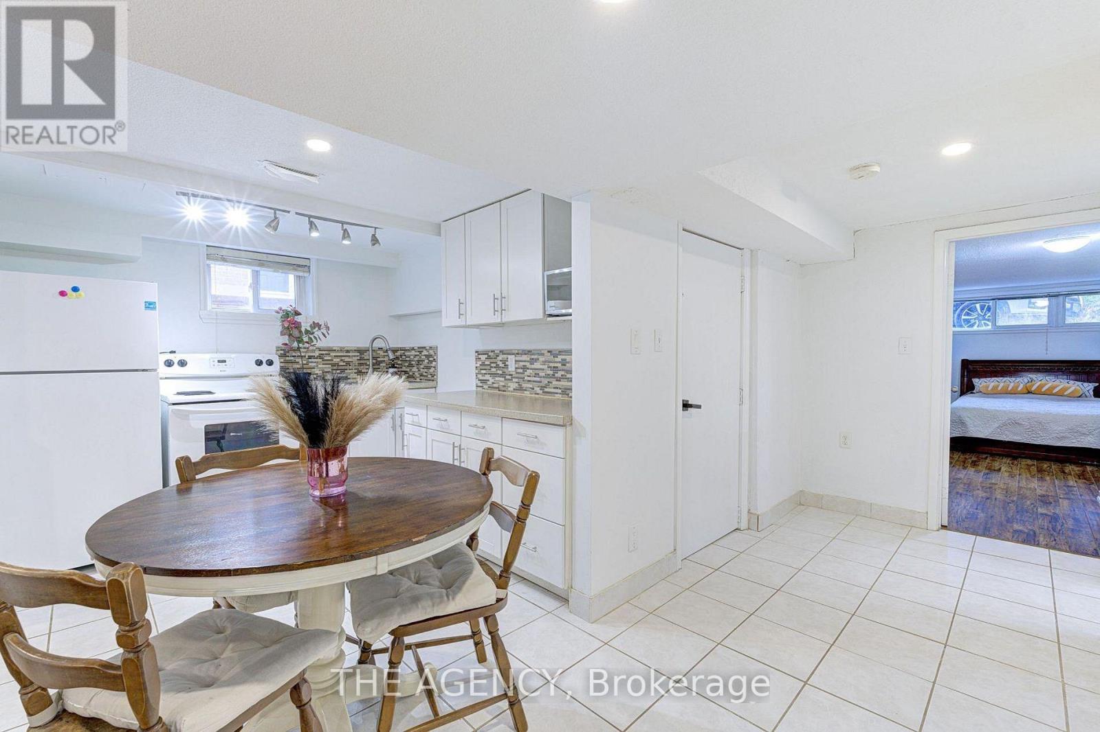 Basement - 82 Harrison Drive, Newmarket, Ontario  L3Y 4P4 - Photo 3 - N12813614