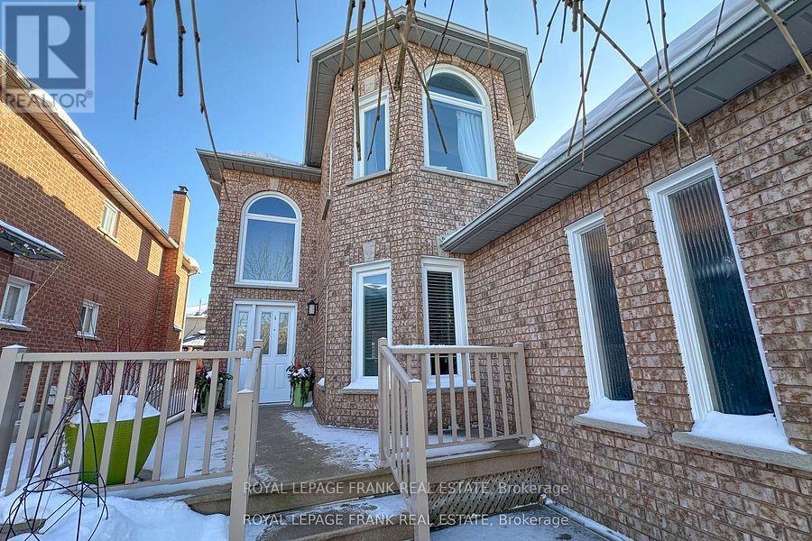 7 Winterberry Drive, Whitby, Ontario  L1R 1Z2 - Photo 5 - E12814476