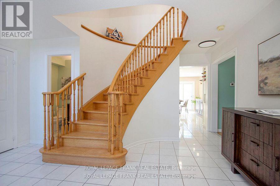 7 Winterberry Drive, Whitby, Ontario  L1R 1Z2 - Photo 7 - E12814476