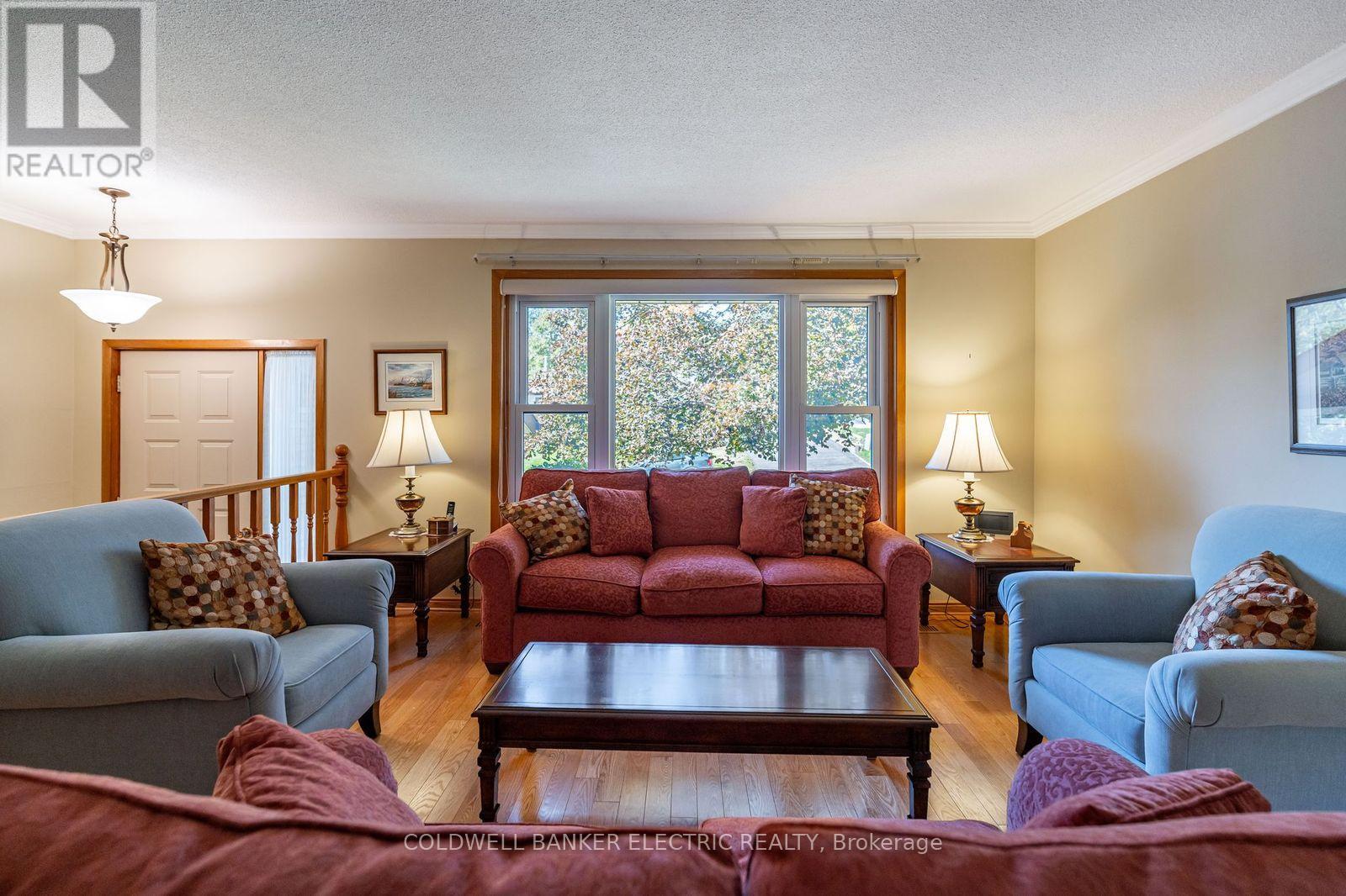 962 Golfview Road, Peterborough, Ontario  K9J 7W4 - Photo 5 - X12814460