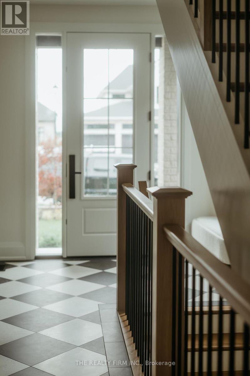 52 Royal Crescent, Southwold, Ontario  N5P 0G5 - Photo 3 - X12814438