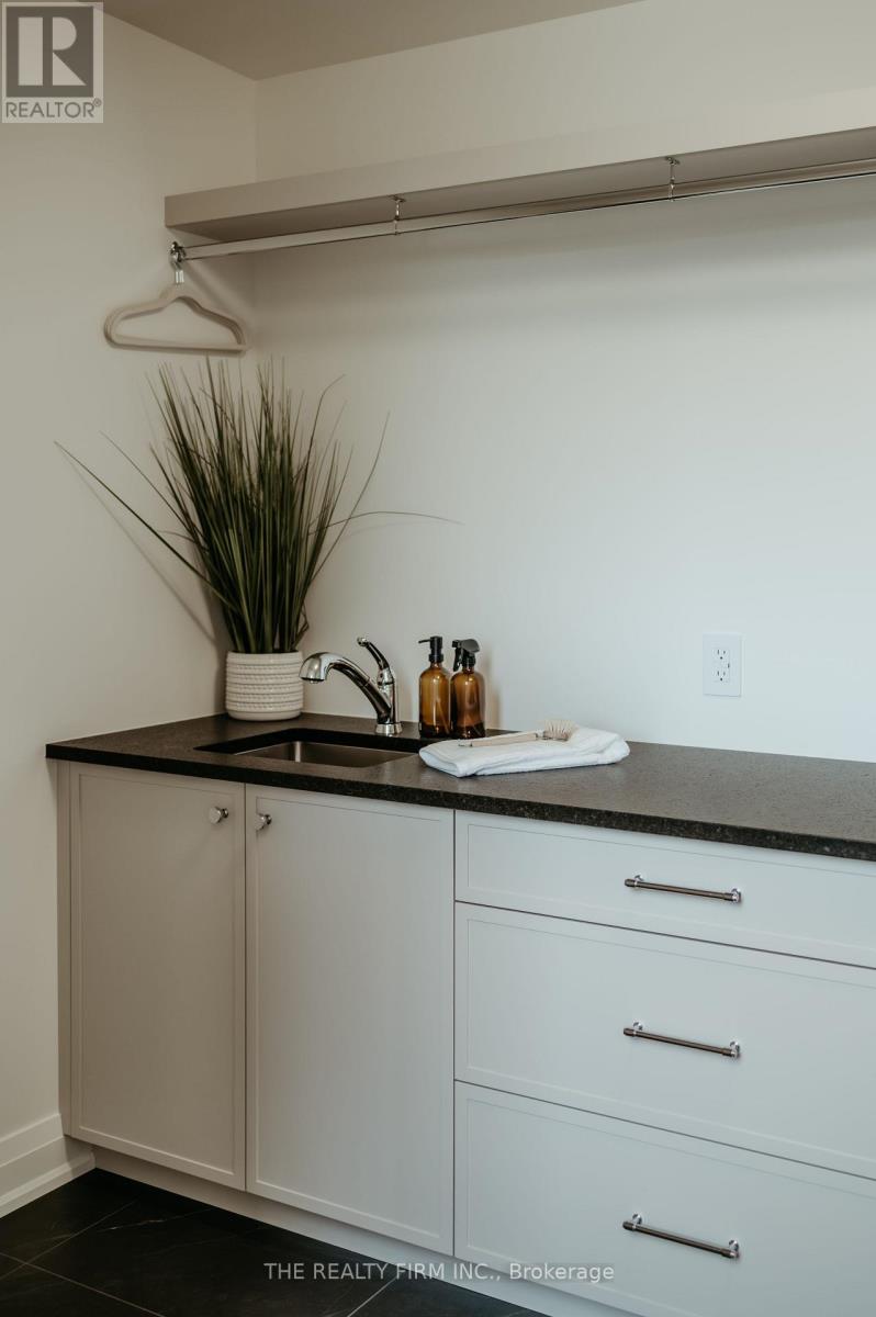 52 Royal Crescent, Southwold, Ontario  N5P 0G5 - Photo 38 - X12814438