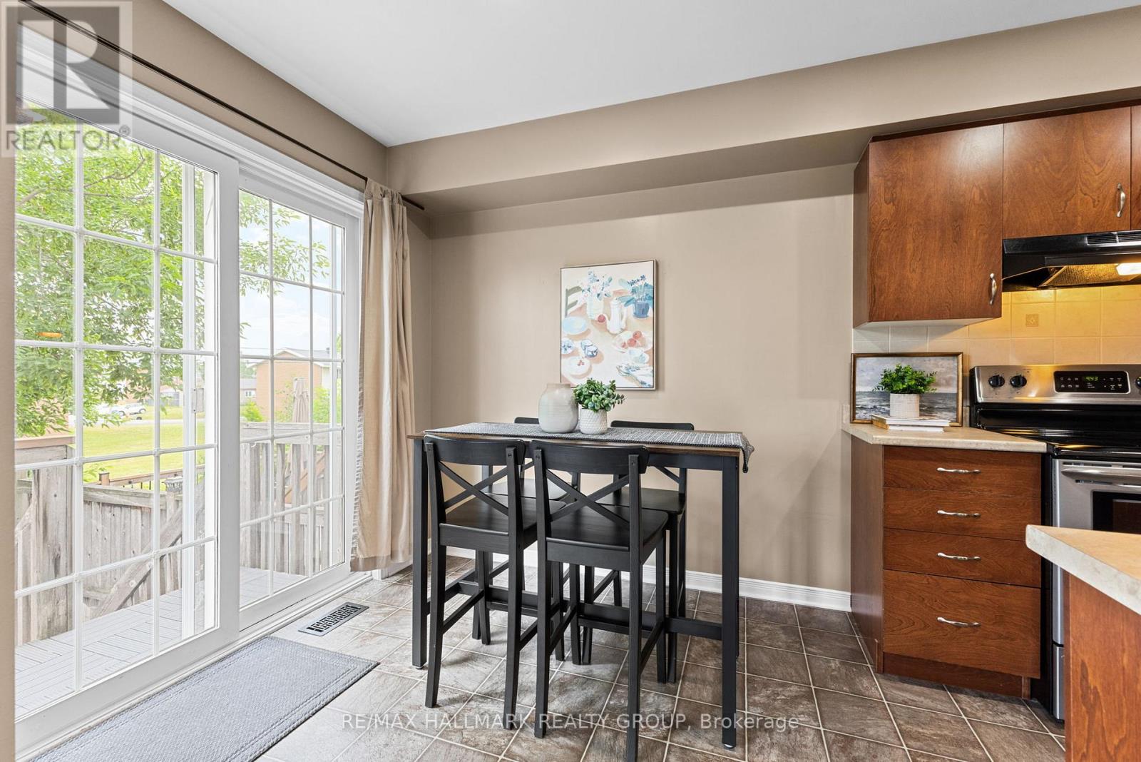 404 Wisteria Crescent, Ottawa, Ontario  K1V 0P1 - Photo 12 - X12814424