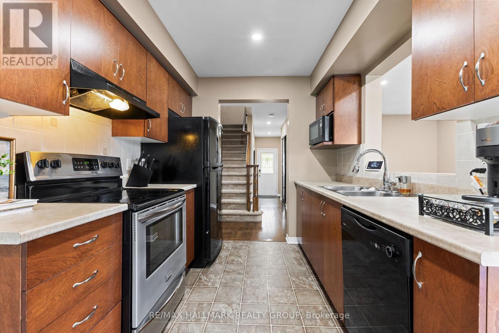 404 Wisteria Crescent, Ottawa, Ontario  K1V 0P1 - Photo 15 - X12814424