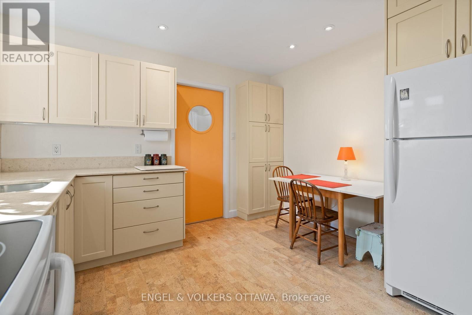 702 Dovercourt Avenue, Ottawa, Ontario  K2A 0W7 - Photo 12 - X12814458