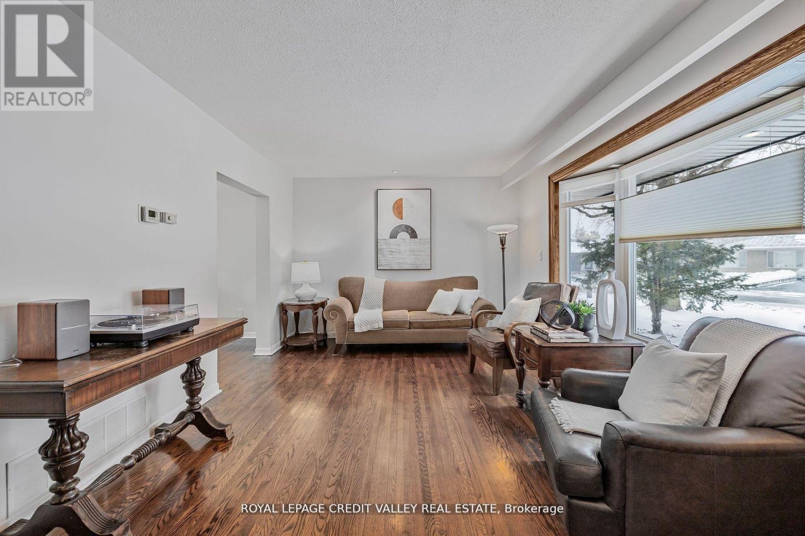 36 Lockton Crescent, Brampton, Ontario  L6W 1C3 - Photo 7 - W12675684