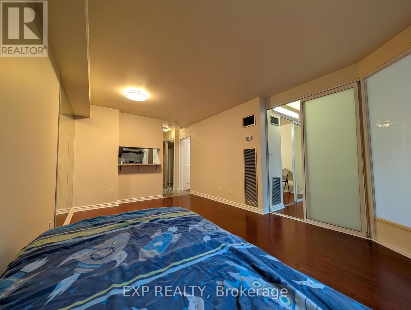 222 - 633 Bay Street, Toronto, Ontario  M5G 2G4 - Photo 13 - C12814432