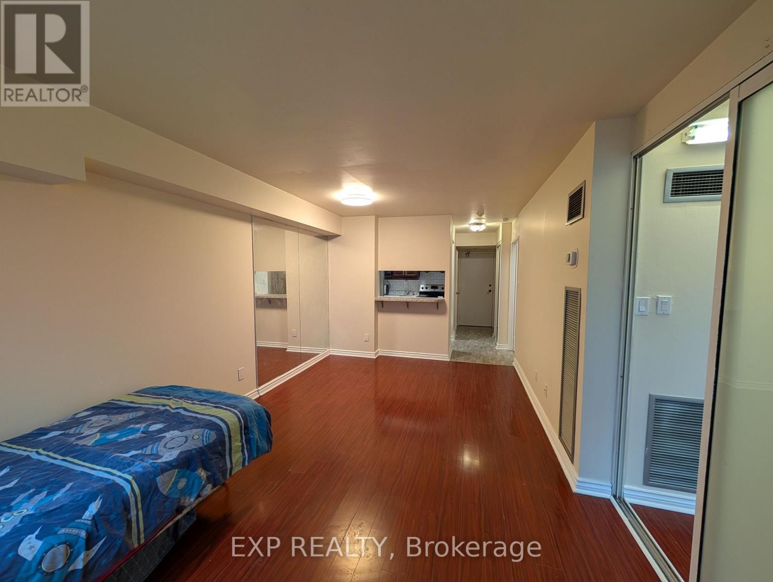 222 - 633 Bay Street, Toronto, Ontario  M5G 2G4 - Photo 15 - C12814432