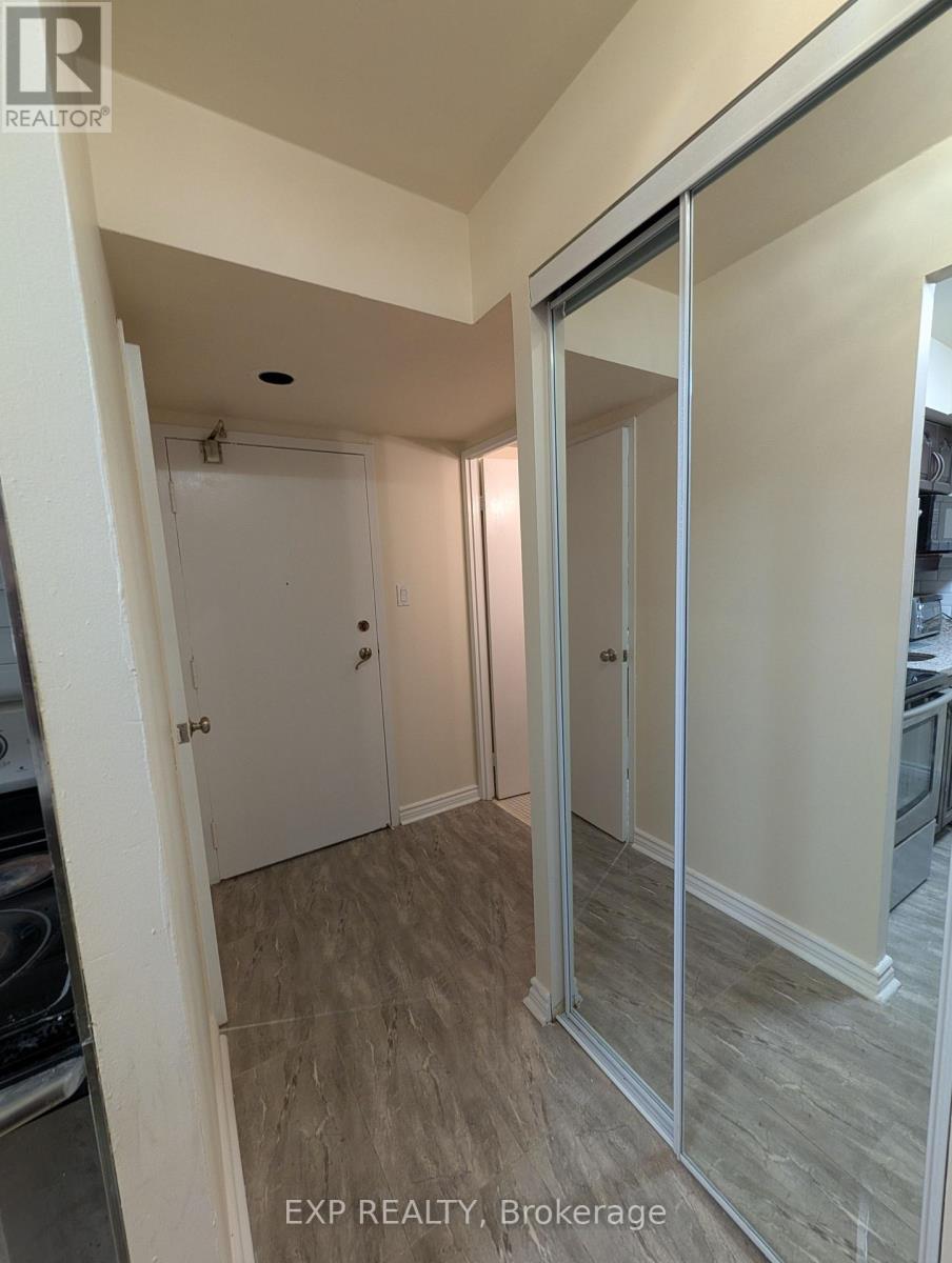 222 - 633 Bay Street, Toronto, Ontario  M5G 2G4 - Photo 2 - C12814432