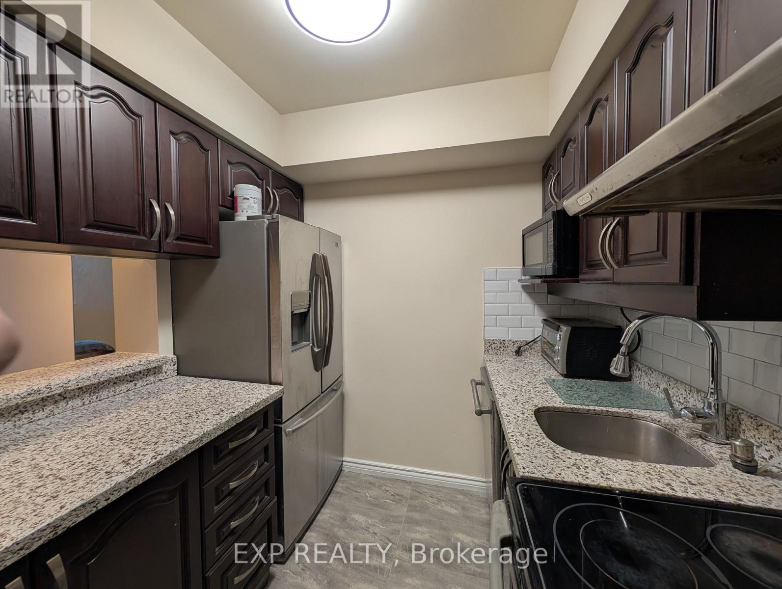 222 - 633 Bay Street, Toronto, Ontario  M5G 2G4 - Photo 4 - C12814432