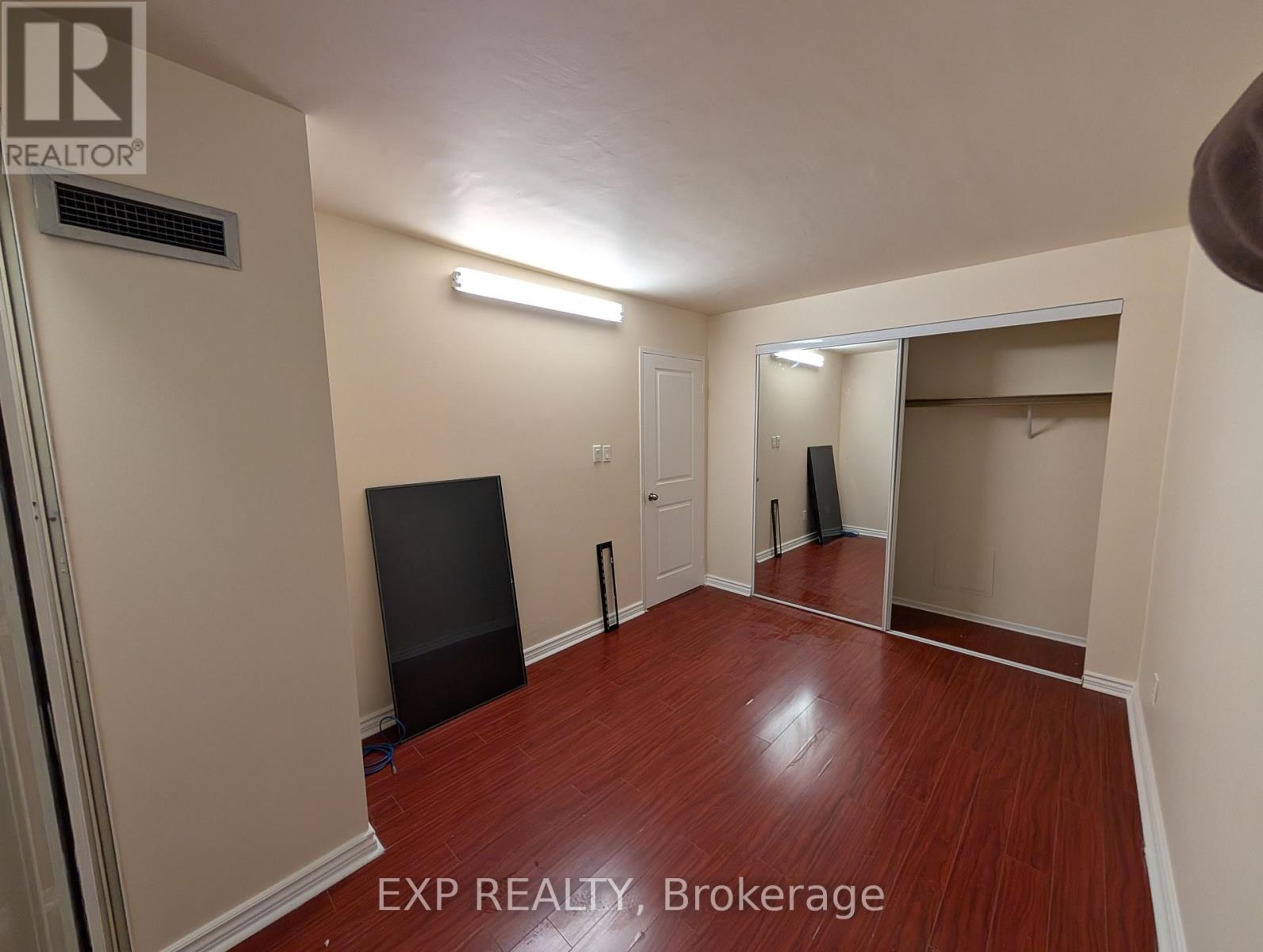 222 - 633 Bay Street, Toronto, Ontario  M5G 2G4 - Photo 8 - C12814432