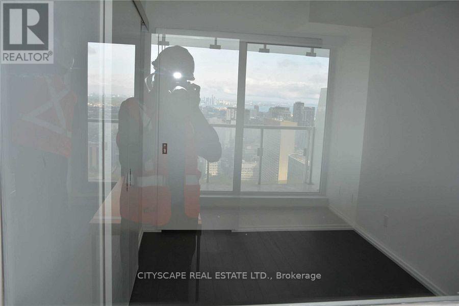 4810 - 197 Yonge Street, Toronto, Ontario  M5B 1M4 - Photo 2 - C12814484