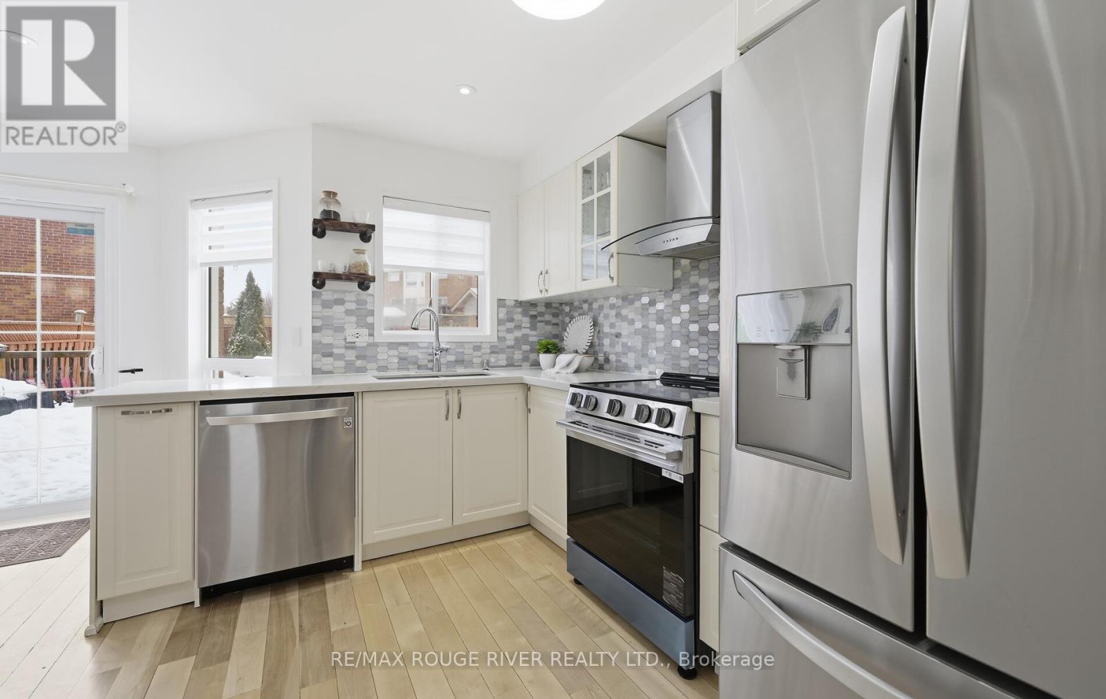 7 Hemans Court, Ajax, Ontario  L1T 4B9 - Photo 10 - E12814468