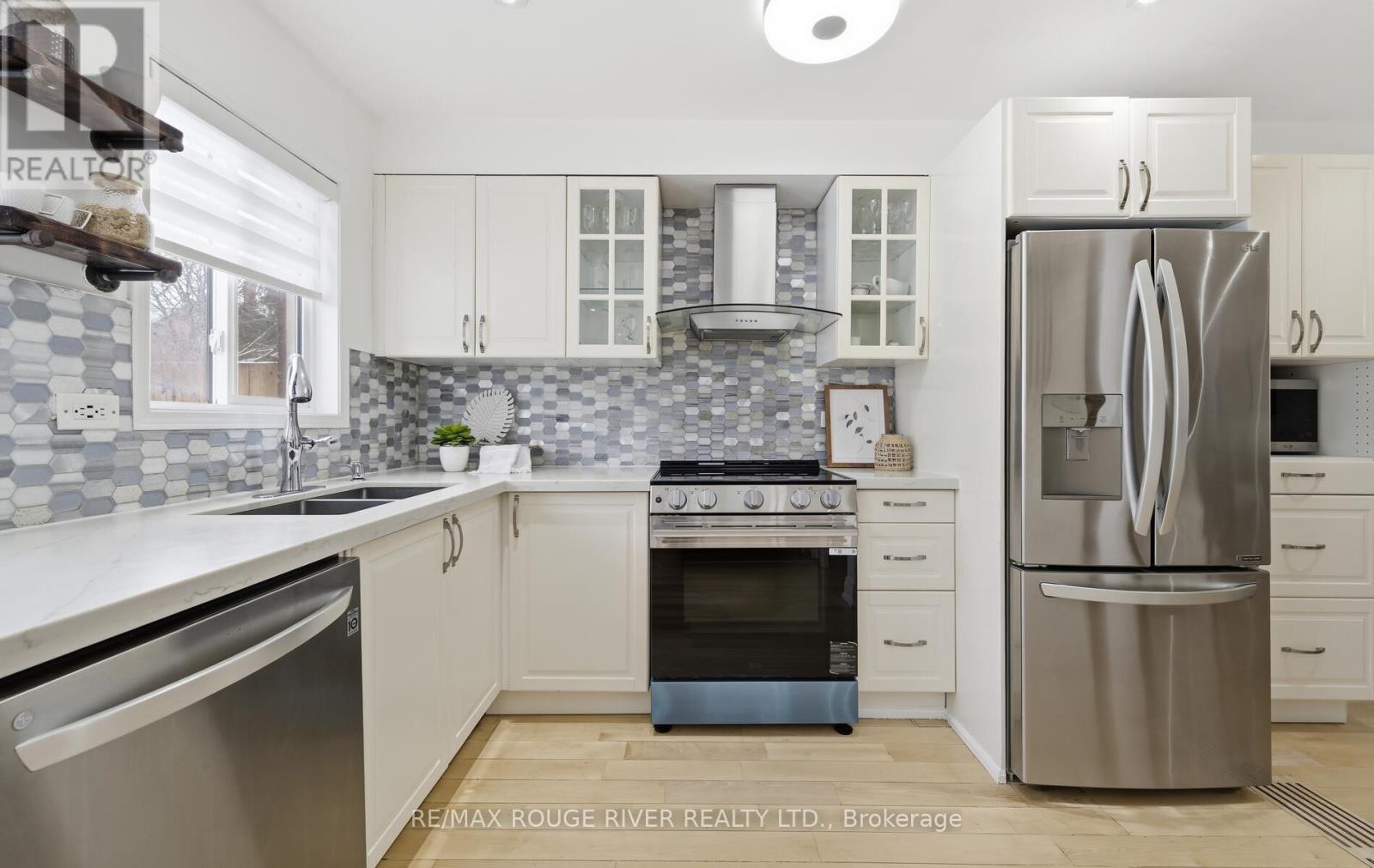 7 Hemans Court, Ajax, Ontario  L1T 4B9 - Photo 11 - E12814468