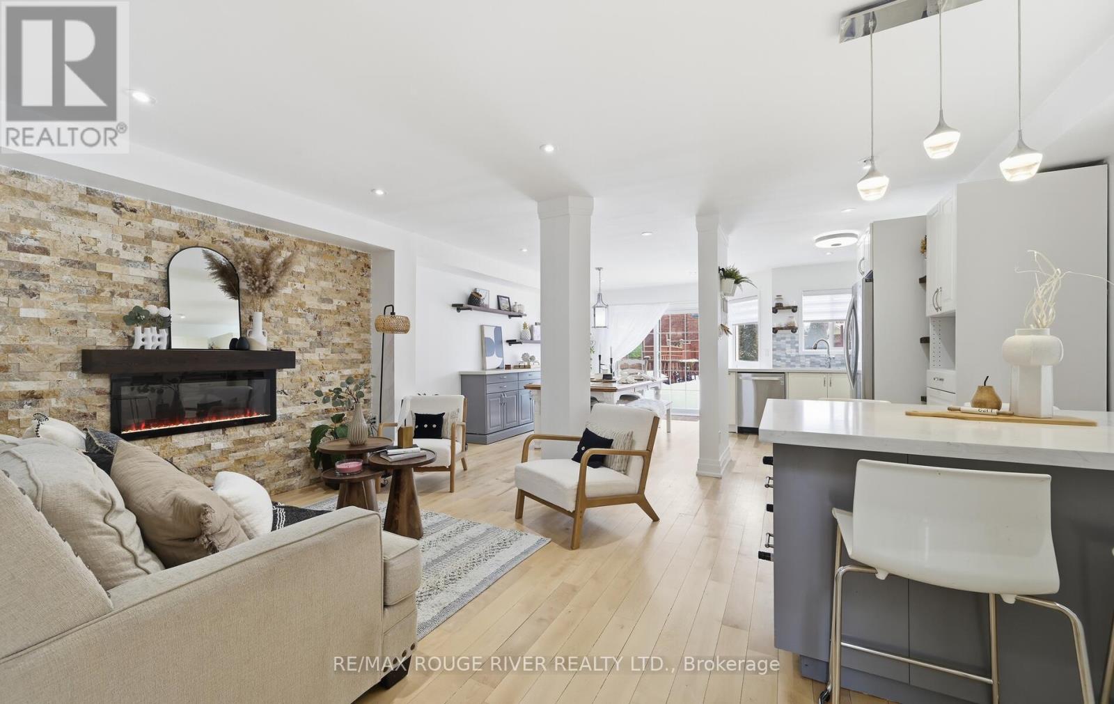 7 Hemans Court, Ajax, Ontario  L1T 4B9 - Photo 4 - E12814468