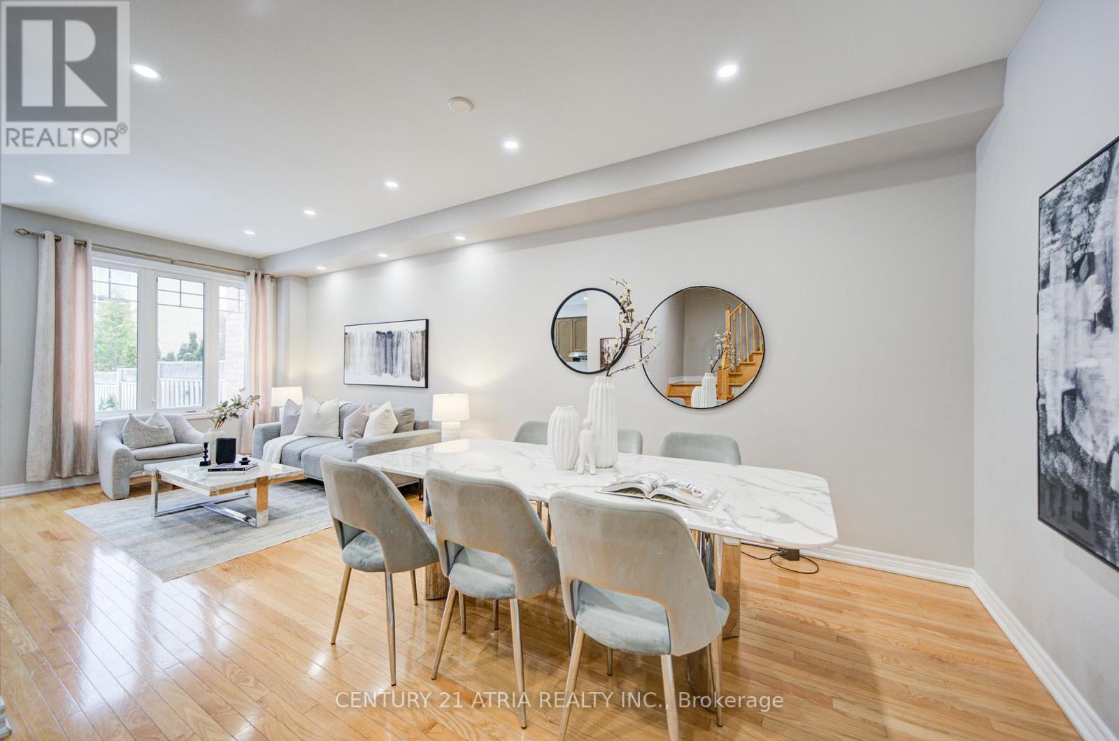 135 Windrow Street, Richmond Hill, Ontario  L4E 4Y4 - Photo 4 - N12814420