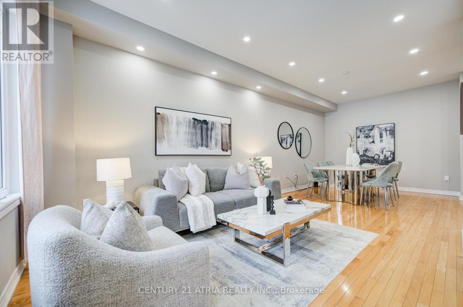 135 Windrow Street, Richmond Hill, Ontario  L4E 4Y4 - Photo 5 - N12814420