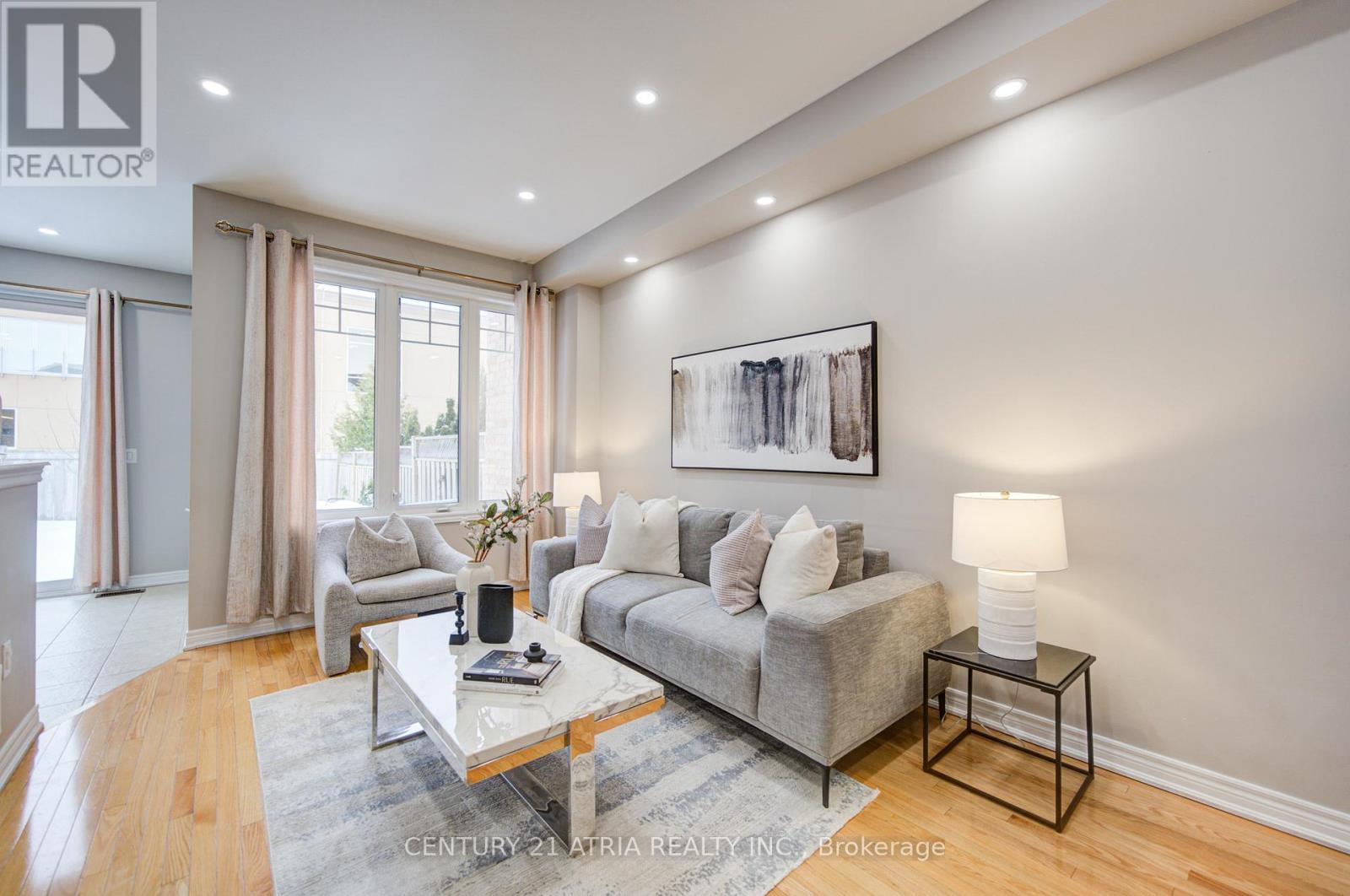 135 Windrow Street, Richmond Hill, Ontario  L4E 4Y4 - Photo 8 - N12814420