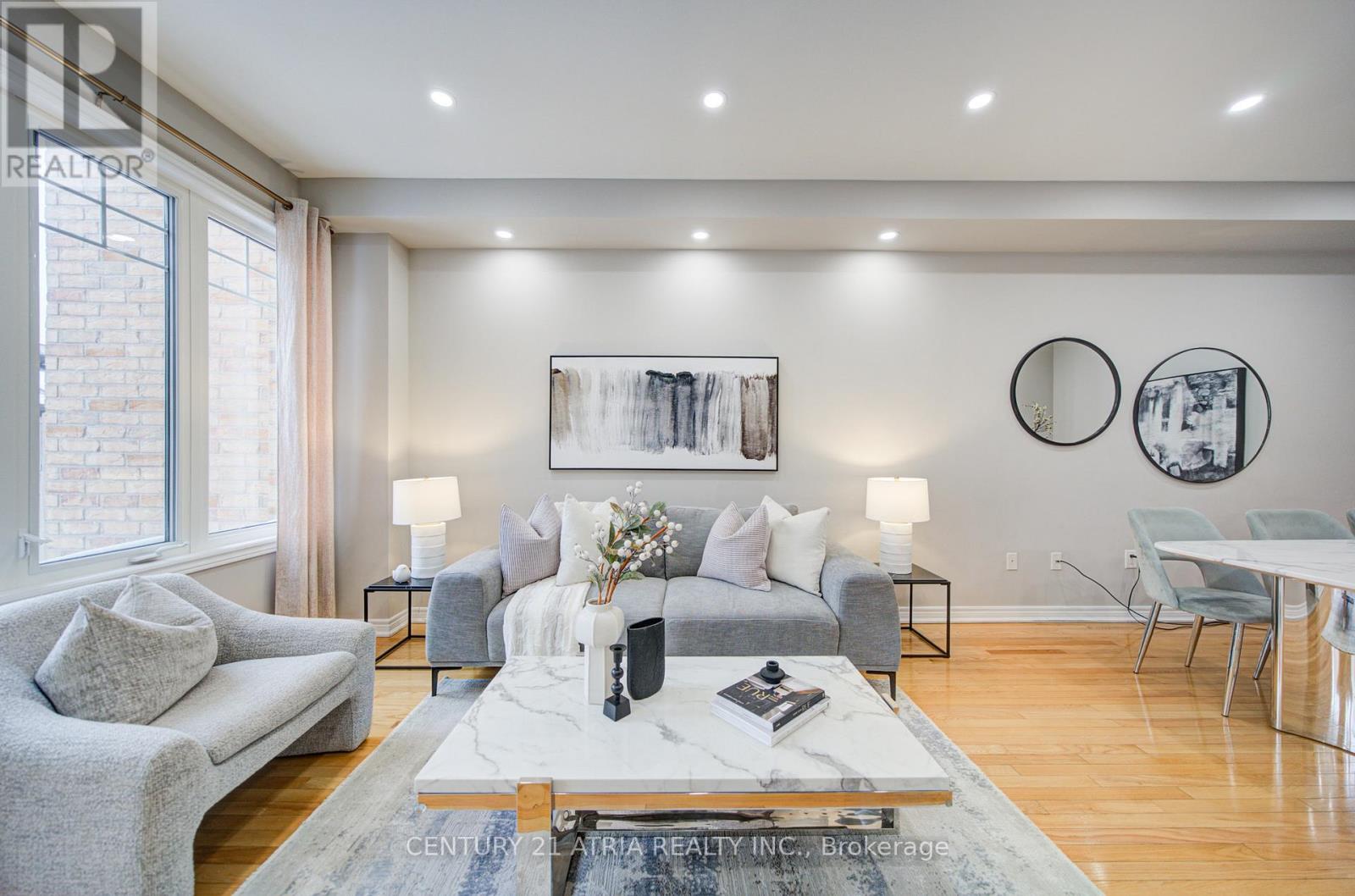 135 Windrow Street, Richmond Hill, Ontario  L4E 4Y4 - Photo 9 - N12814420