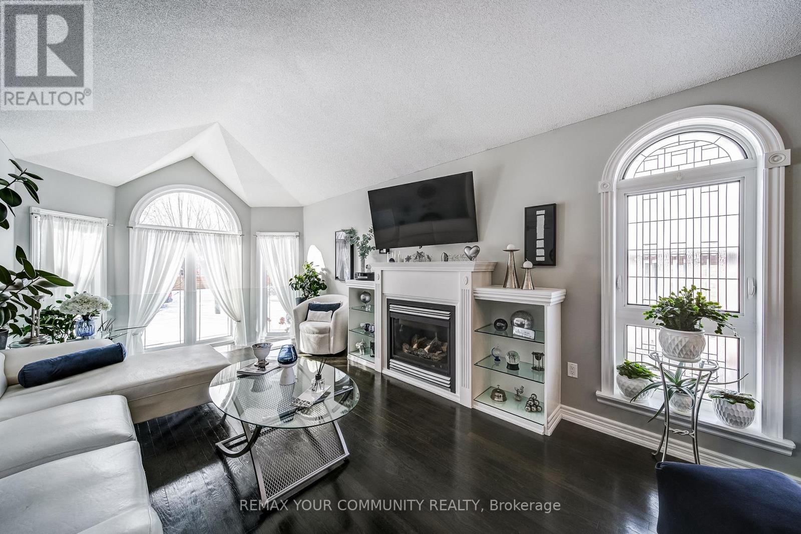 53 Highcastle Avenue, Georgina, Ontario  L4P 4B4 - Photo 15 - N12814490