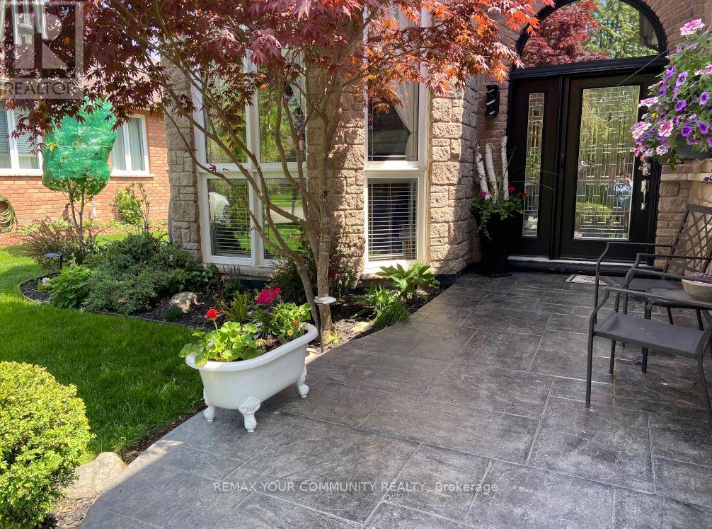 53 Highcastle Avenue, Georgina, Ontario  L4P 4B4 - Photo 2 - N12814490