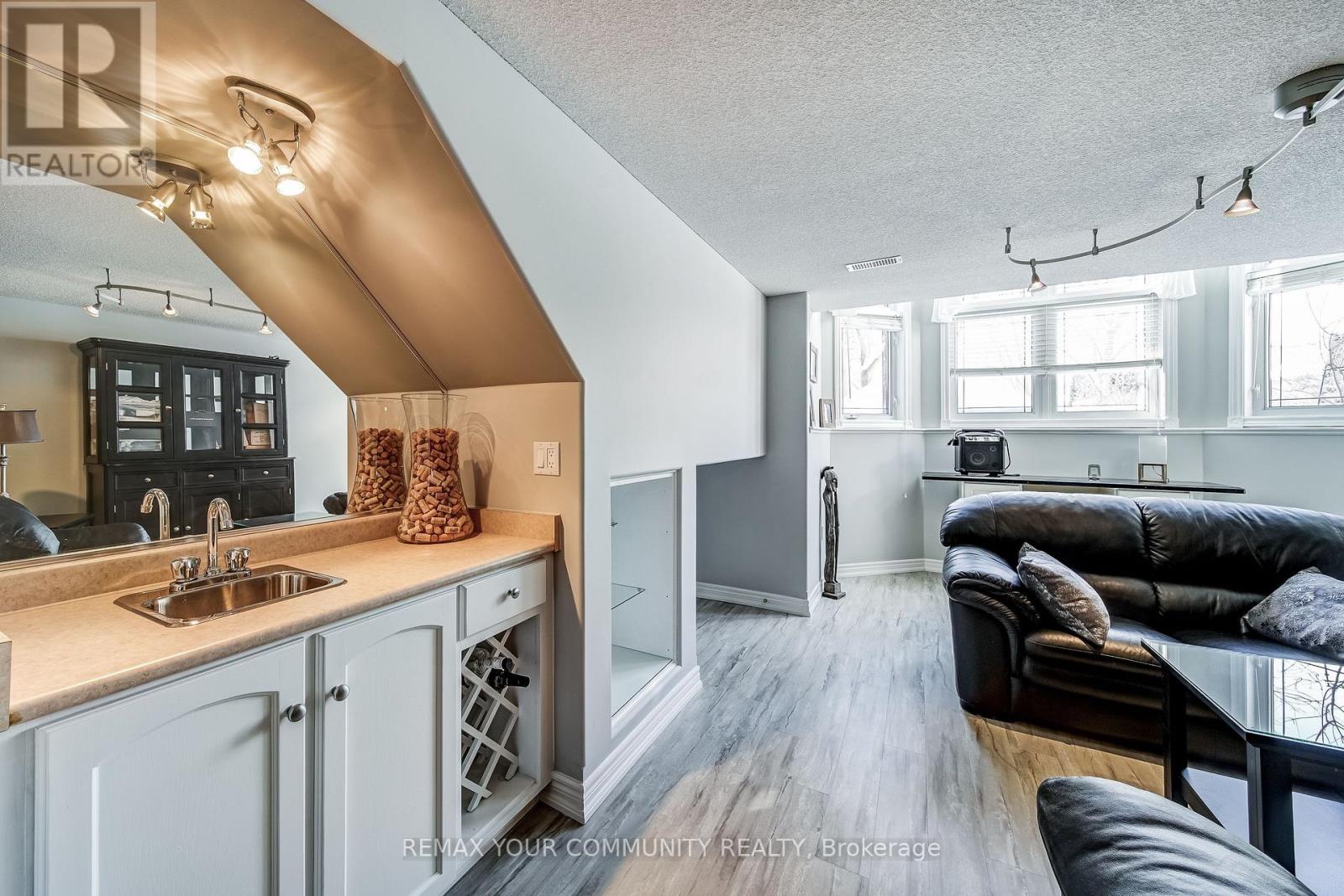 53 Highcastle Avenue, Georgina, Ontario  L4P 4B4 - Photo 30 - N12814490