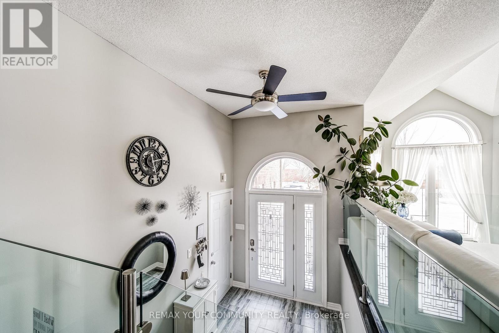 53 Highcastle Avenue, Georgina, Ontario  L4P 4B4 - Photo 4 - N12814490