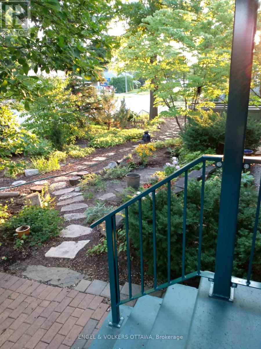 702 Dovercourt Avenue, Ottawa, Ontario  K2A 0W7 - Photo 30 - X12814458