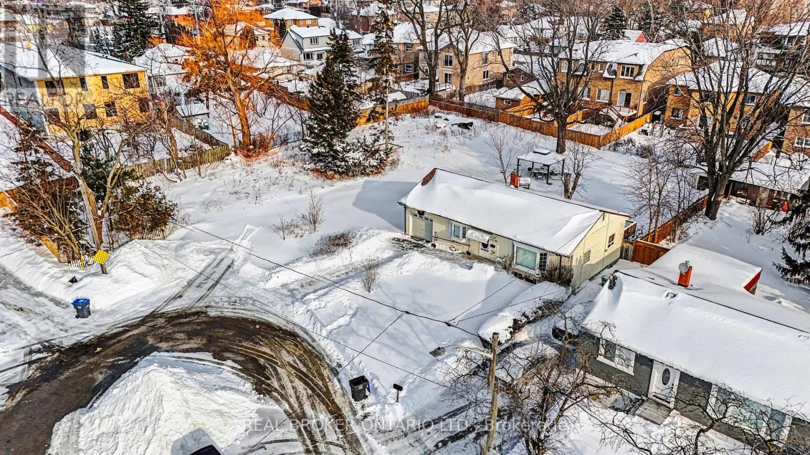 1069 Roosevelt Road, Mississauga, Ontario  L5G 3Y6 - Photo 41 - W12814462