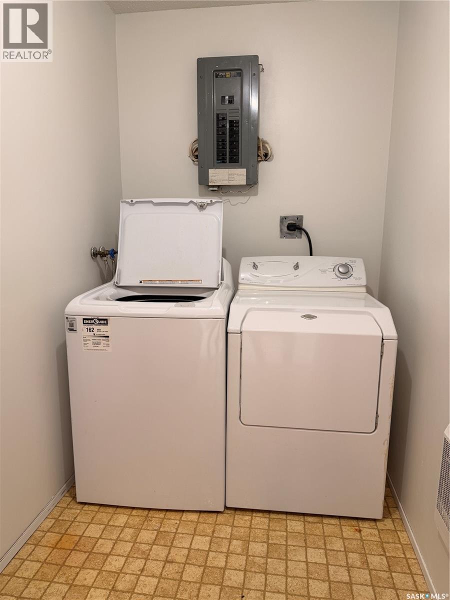 1005 Isabelle Street, Estevan, Saskatchewan  S4A 1R1 - Photo 3 - SK029047