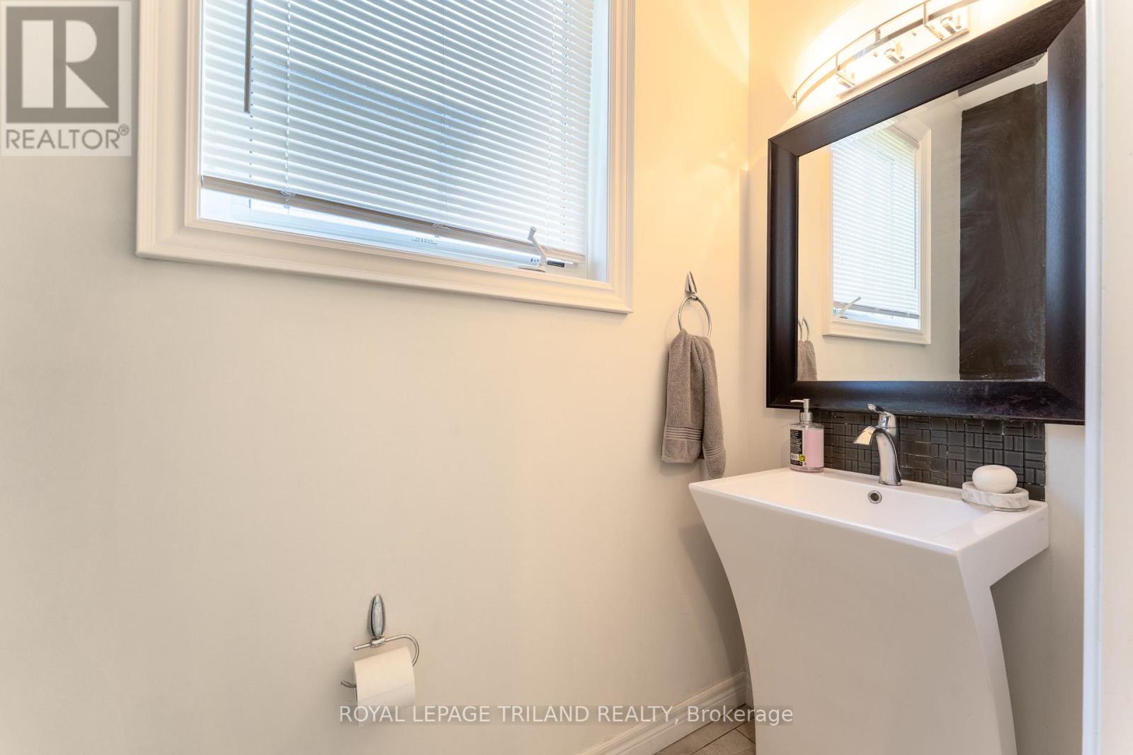 1090 Oakcrossing Road, London North, Ontario  N6H 0E9 - Photo 16 - X12814658